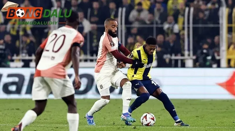 Soi kèo Fenerbahce vs Lyon